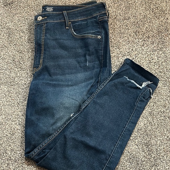 Old Navy Women's Skinny Jeans - Dark Blue - Picture 1 of 3